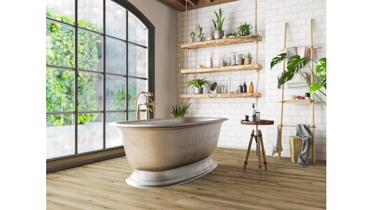 Beleuchtetes Badezimmer mit Designböden